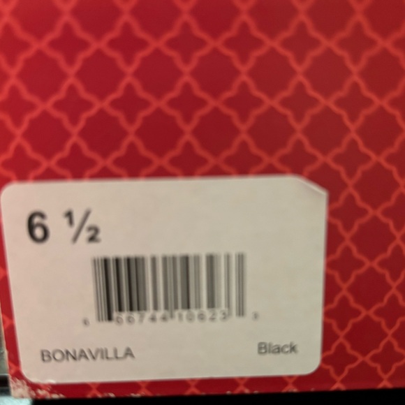 Absolutely gorgeous (worn ONCE for a wedding) strappy black heels. 👠 - Picture 9 of 9